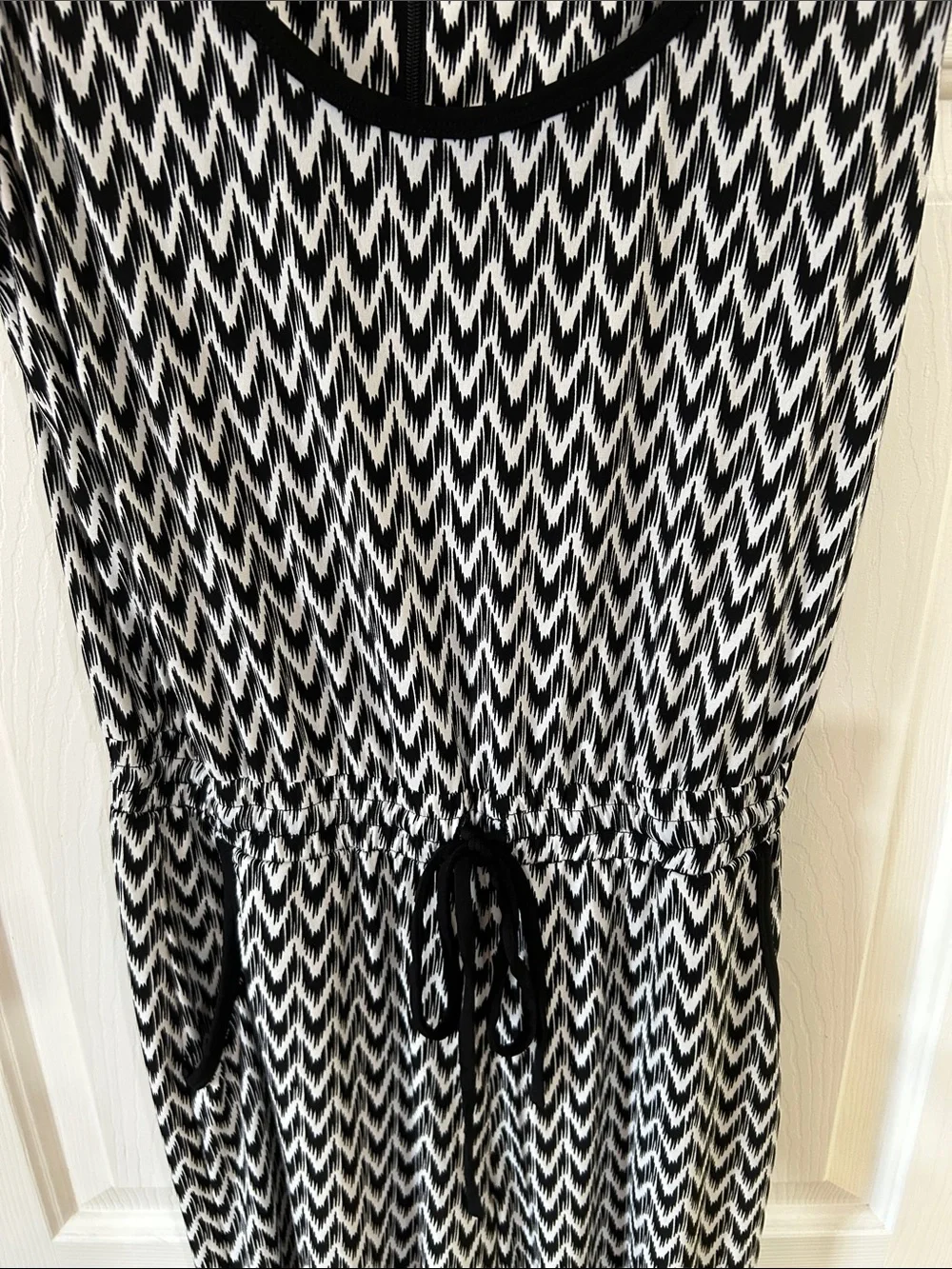 Calvin Klein Black and White Chevron Maxi Jumpsuit Romper Sz 4 - Picture 7 of 10